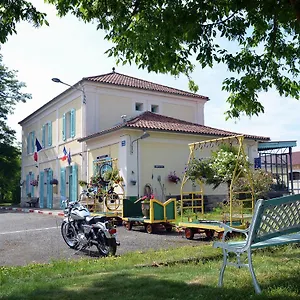 Avenue De La Gare Bed and breakfast Riscle